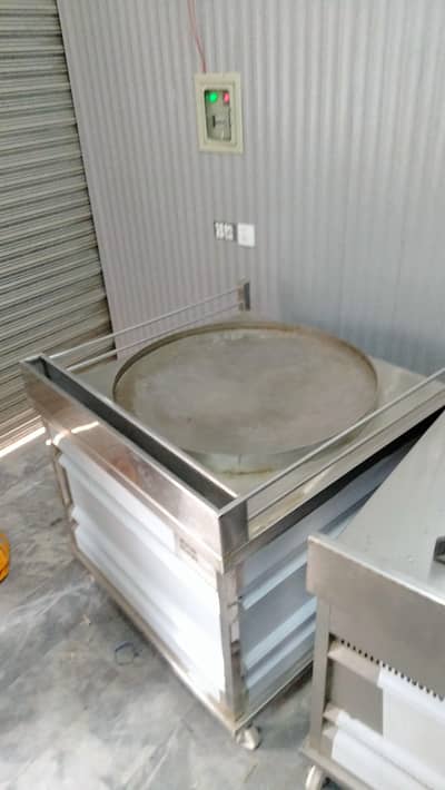 paratha counter / pizza oven / cooking range