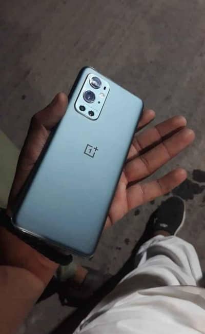I am selling oneplus9 pro 5G 10 by 10 condition urgent sale