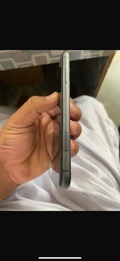 iPhone 11 non pta factory unlock 10/10 exchange possible