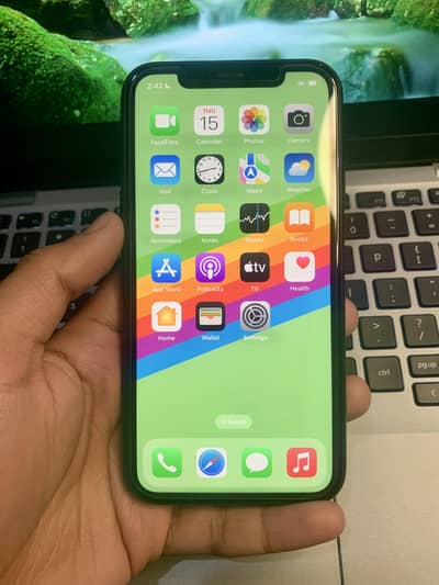 iPhone XR 64GB | Factory Unlock | Waterpack | 85 Battery Health