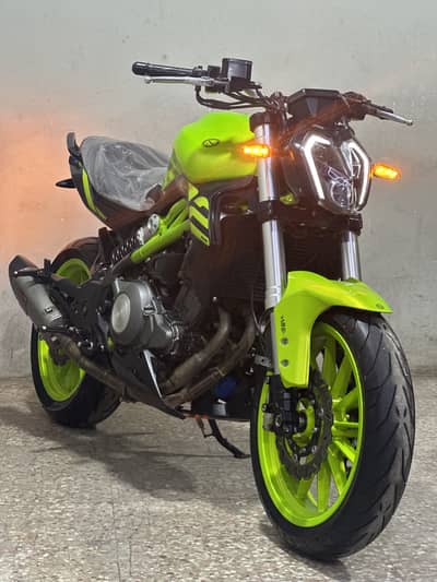Benelli 302s 2021 model ( cruise bike )