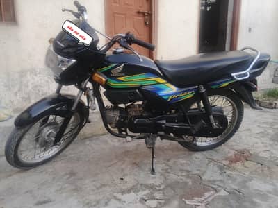 Honda pridor 100 cc bike for sale 22 model original condition. . . . . . . .