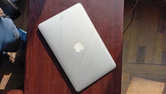 Macbook Air 2015 - 11 Inch - Excellent Condition 
