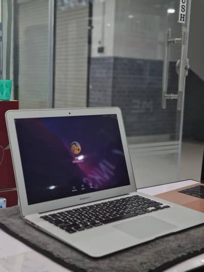 Macbook Air 2015 - 11 Inch - Excellent Condition