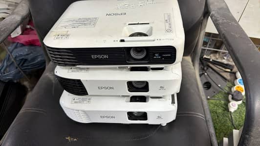 WE HAVE ALL KINDS OF PROJECTORS AVAILBLE IN DUBAI IMPORT 03152965654