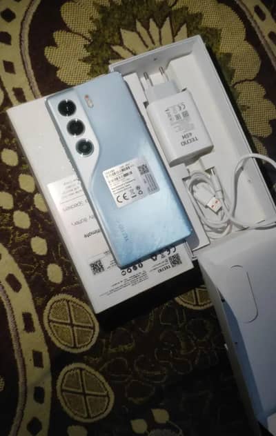 Tecno camon 40 pro 8+8/256