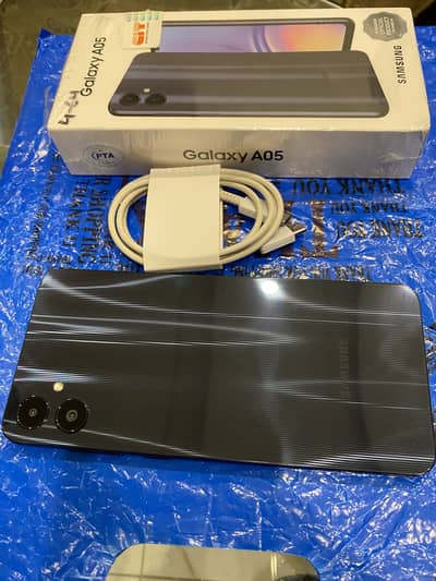 Samsung A05 4 /64 with box and cable 10/10