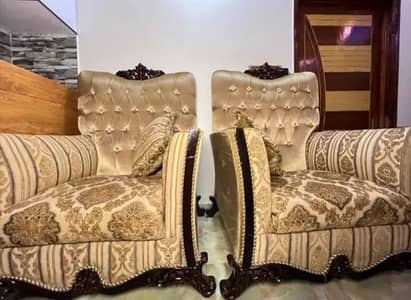 7 seaters sofa with center Table