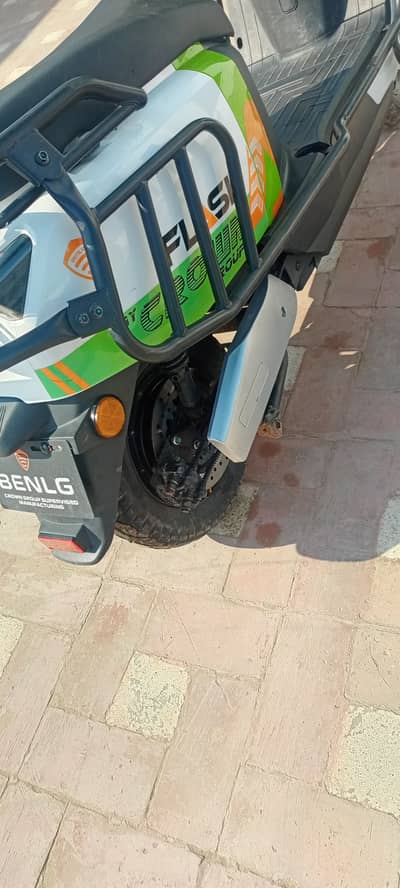 Crown benling flash scooty