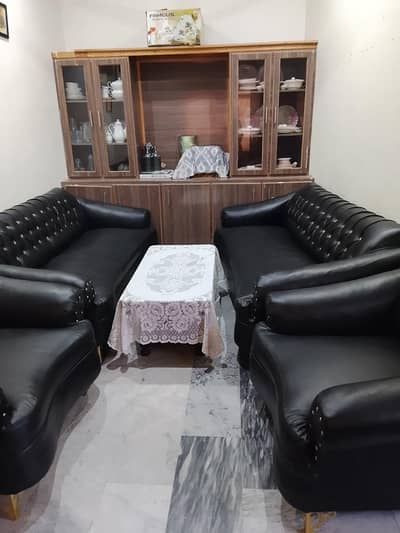 10 seater sofa in leather coting only 3 month used