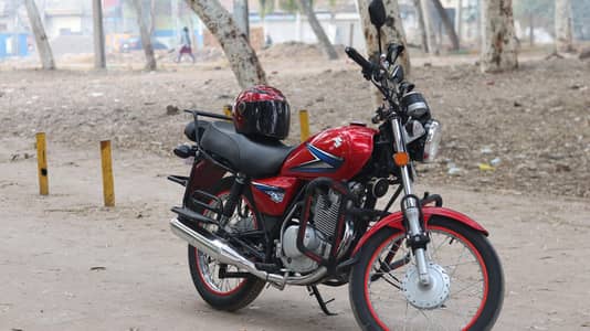 Suzuki GS 150 | Model 2025 | Red Color Bike | 4400 KMs Driven Bike
