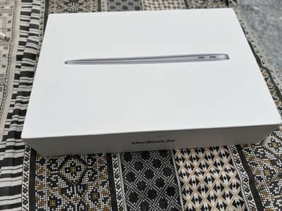 [with box] Macbook air M1 2020 8/256.92% battery health