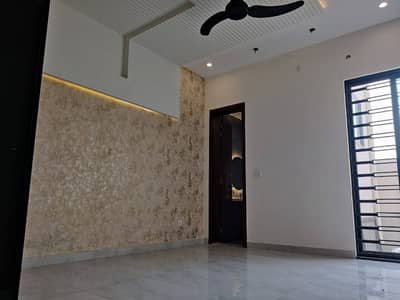 5 MARLA HOUSE ON 60 FEET ROAD WITH BASEMENT.