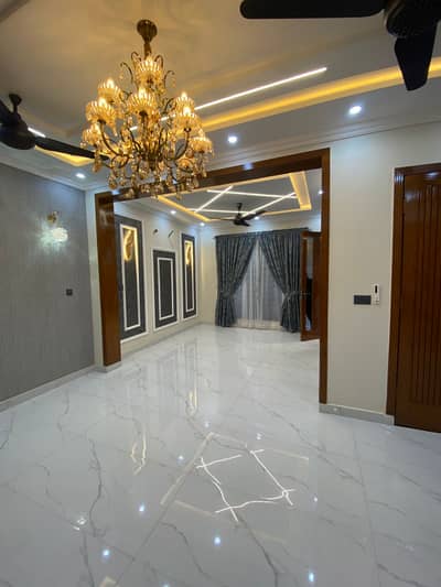 5 MARLA BRAND NEW HOUSE AVAILABLE FOR RENT