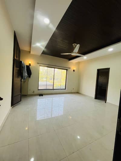 For Commercial And Family Triple Story 1 Canal Need And Clean House For Rent Demand 650000