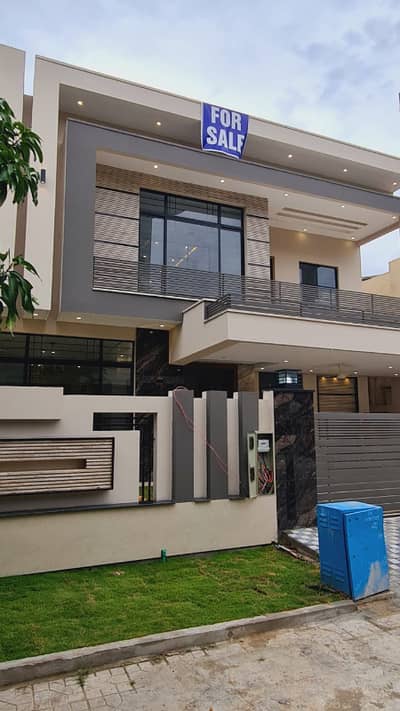 TWIN RESIDENCE: 1 Kanal Sun Facing 6 Bedroom House