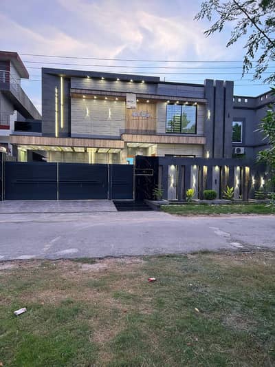 1 KANAL BRAND NEW MODERN HOUSE IN ENGINEERS TOWN IS AVAILABLE FOR SALE