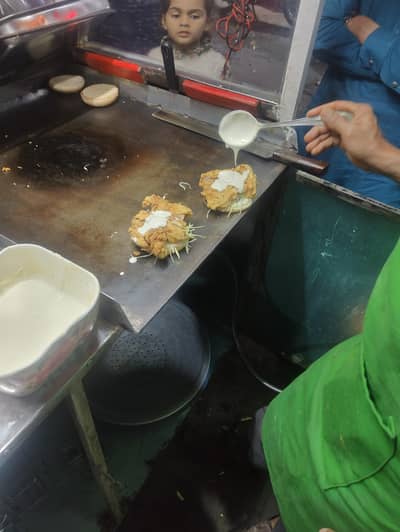 fastfood shop k liay kariger chef chahiay