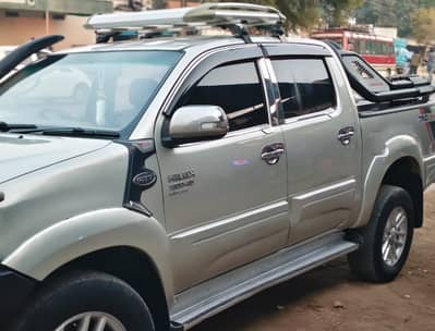 Toyota Hilux Vigo Thailand  ( lush condition )