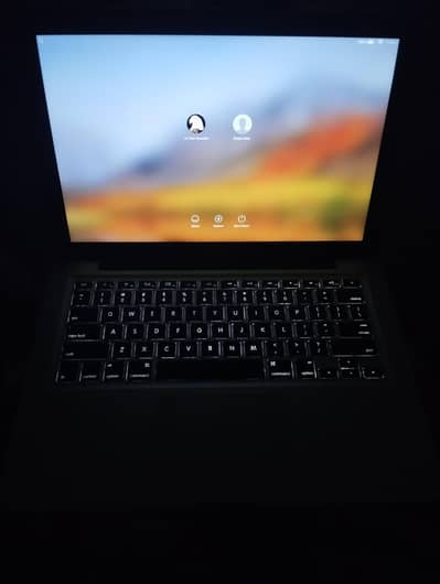 MacBook pro early 2011 8gb/256gb. ssd