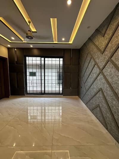 20 Marla House for Rent prime location in Izmir Town