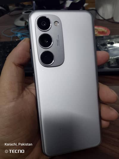 Spark 40 pro plus