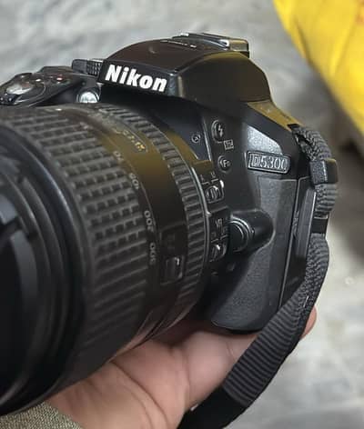Nikon D5300 DSLR Camera 18-300 mm. 1:3.5 5.6G  ED