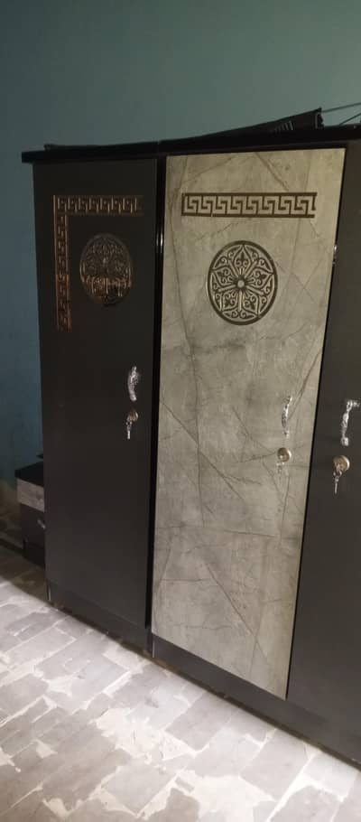 room set availvle with matterss