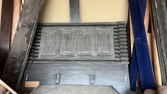 Use bed in good condition foam bed singaar mez and one side table