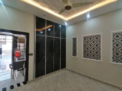 Gulshan-e-Ravi 17 Marla House Up For sale