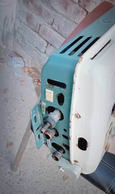 Instant Geyser In Very Good Working Condition