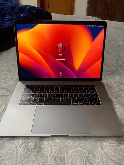 Apple macbook pro 2017 core i7 15.4 inch retina display
