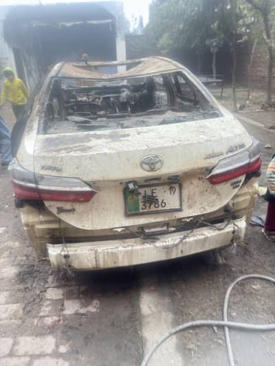 Aag Sy jal gai khare dare par bijly k spark sy aag lagi