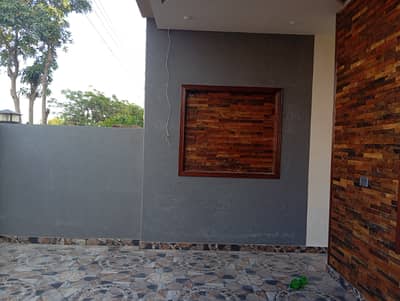 10 MARLA BRAND NEW HOUSE AVAIABLE FOR RENT