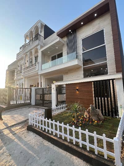 4 Marla Prime Location House For Sale