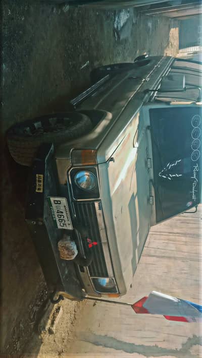 Mitsubishi Pajero Jeep