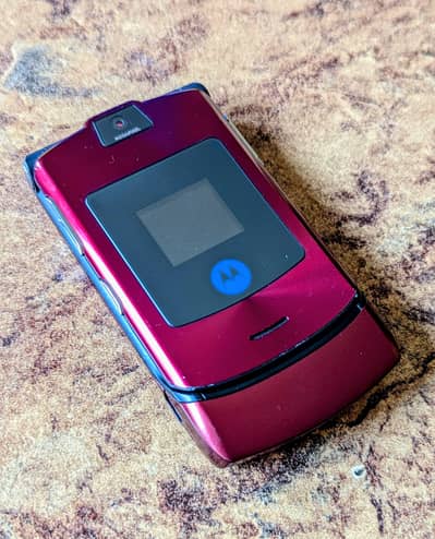 Motorola v3 razor flip phone excellent condition