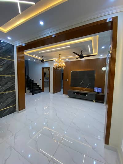 10 MARLA BRAND NEW HOUSE AVAILABLE FOR RENT