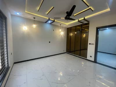 BRAND NEW BEAUTIFUL HOUSE 8 MARLA AVAILABLE FOR SALE IN BAHRIA ORCHARD LAHORE