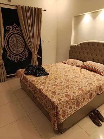 Double Bed without mattres