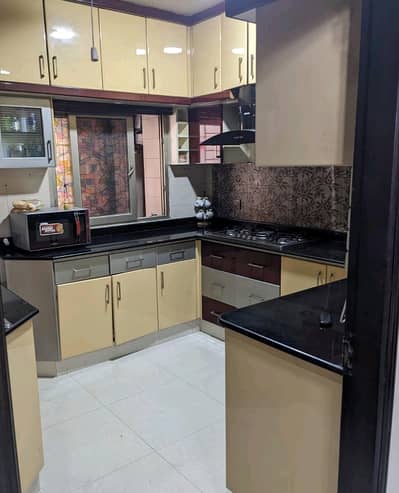Prime Location 2100 Square Feet Flat In PECHS Block 2 For sale At Good Location