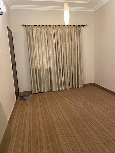 Prime Location 900 Square Feet Flat For Grabs In DHA Defence