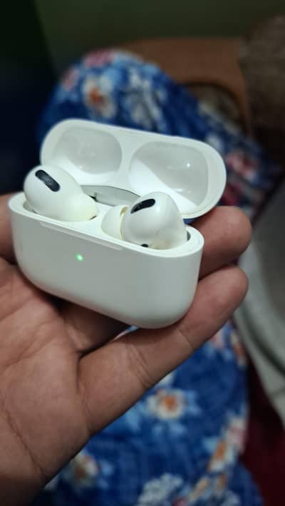 Apple Airbuds Pro | 100% original | with wireless charging case
