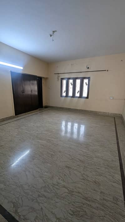 Well Maintained Second Floor For Rent