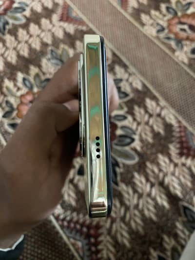 8/256 gb (, box charger sb kuch ha) bohat he saaf phone ha