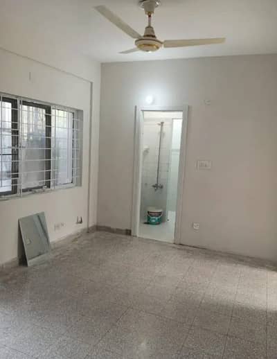 G11PHA FLAT FOR RENT GOOD LOCTION
