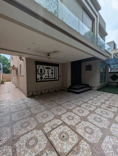 12 Marla corner house for rent