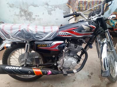 Honda 125 balk color barnd bike
