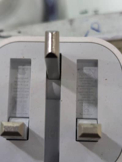 apple 20W original chargers available