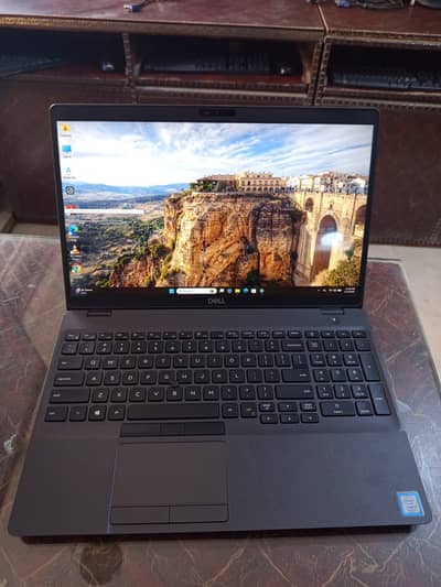 Dell 5500 i5-8th 8GB-D4 256m2 Backlit Keyboard